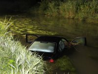 180714_Schierling_PKW_im_Bach_05